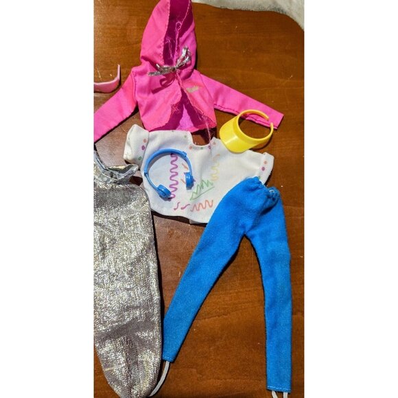 Vintage 80s & 90s Barbie Doll Clothing Lot Multicolor Outfits And Accessories - Picture 5 of 5